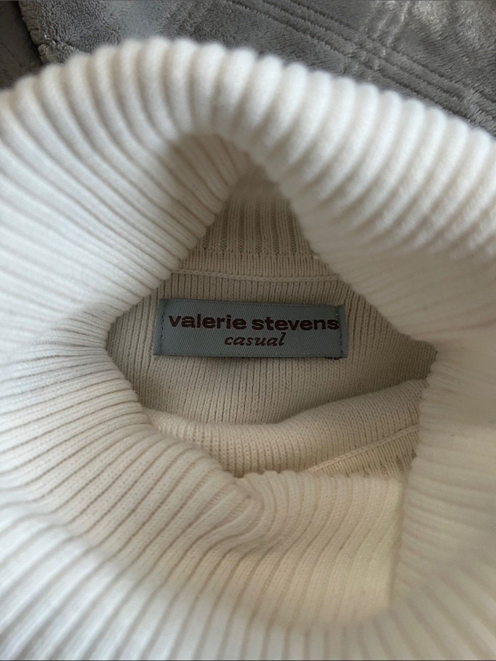 Valerie Stevens casual medium cotton blend turtleneck sweater w/ribbing details - Picture 5 of 6